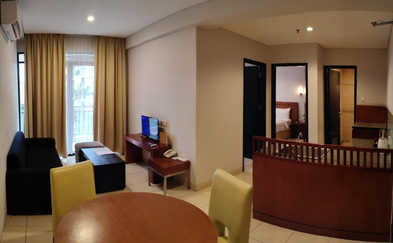 Grand Kuta Hotel And Residence Легиан Экстерьер фото