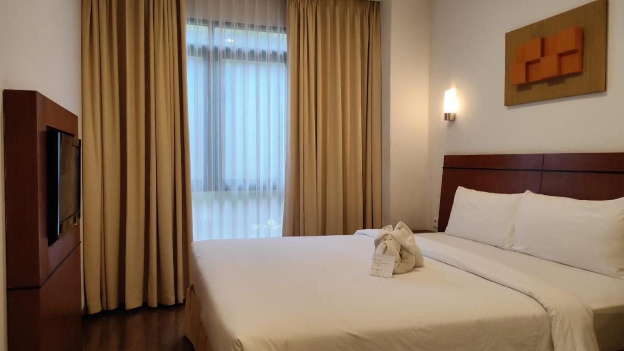 Grand Kuta Hotel And Residence Легиан Экстерьер фото