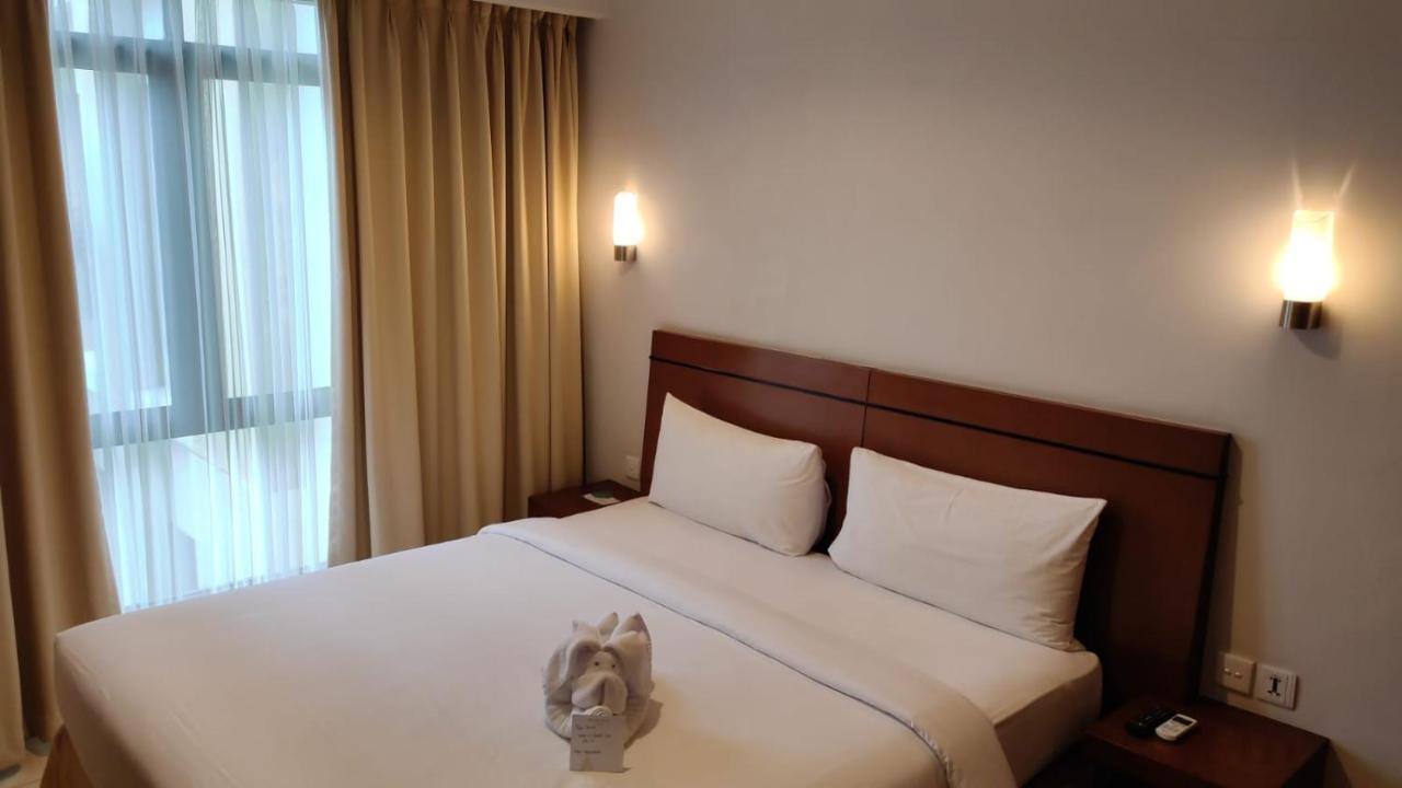 Grand Kuta Hotel And Residence Легиан Экстерьер фото