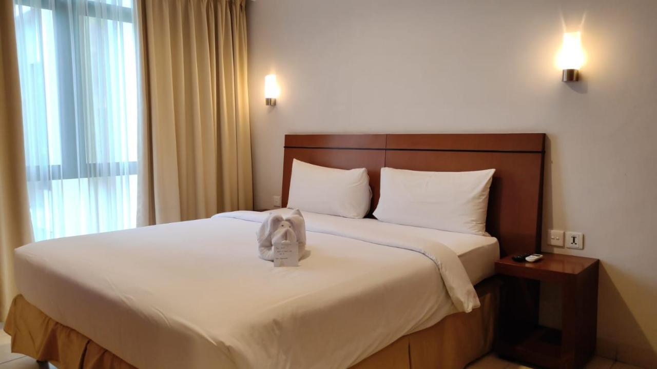 Grand Kuta Hotel And Residence Легиан Экстерьер фото
