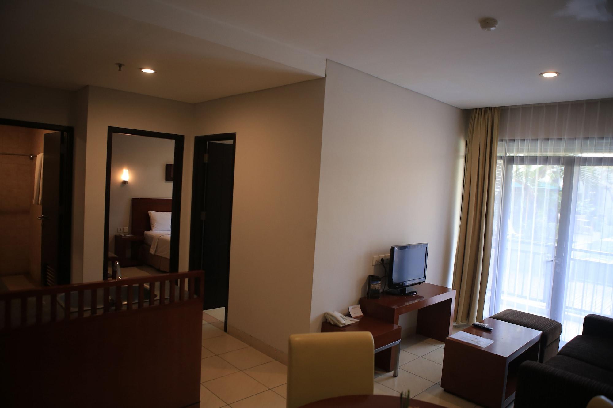 Grand Kuta Hotel And Residence Легиан Экстерьер фото
