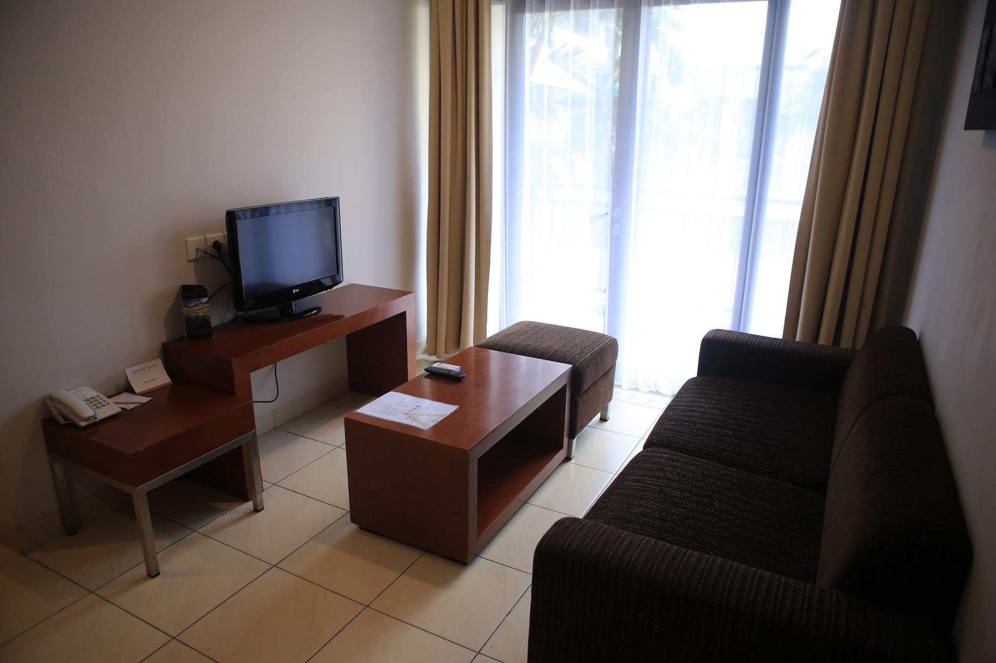 Grand Kuta Hotel And Residence Легиан Экстерьер фото