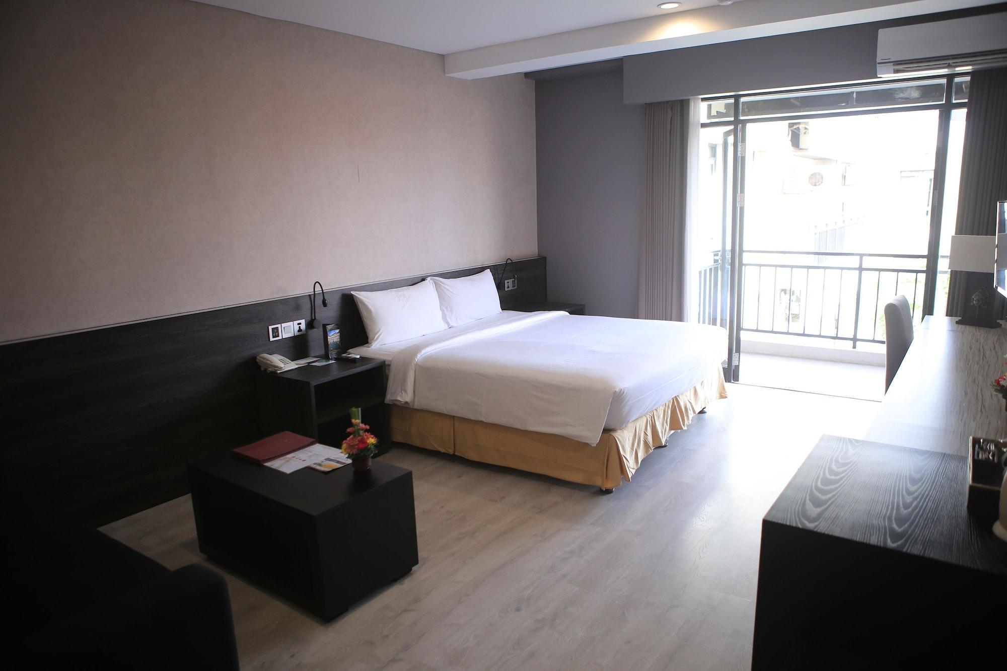 Grand Kuta Hotel And Residence Легиан Экстерьер фото