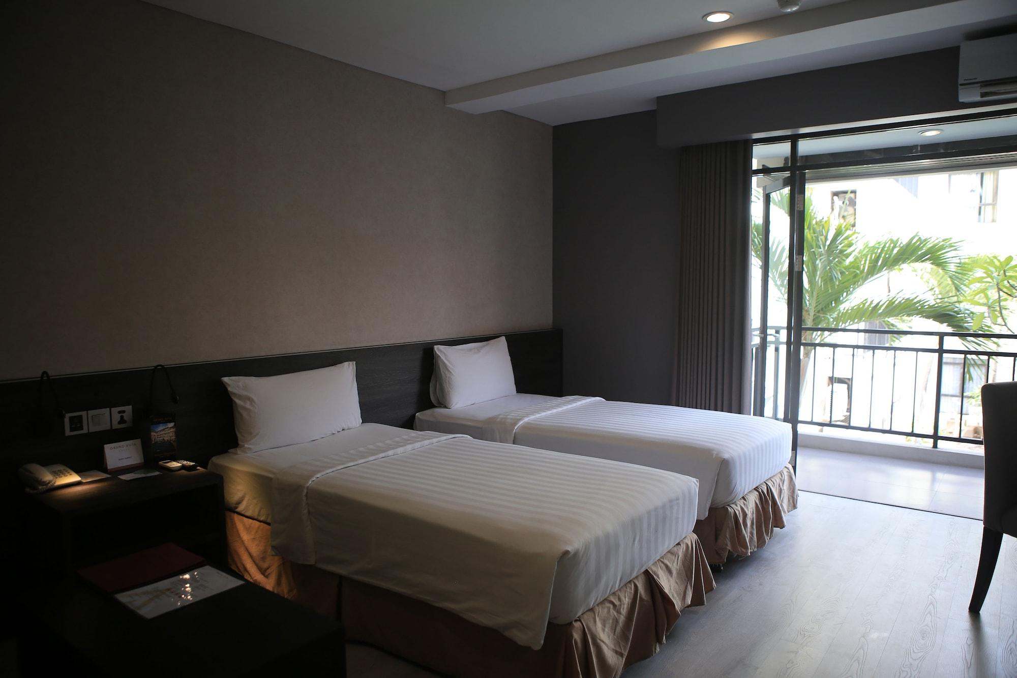 Grand Kuta Hotel And Residence Легиан Экстерьер фото