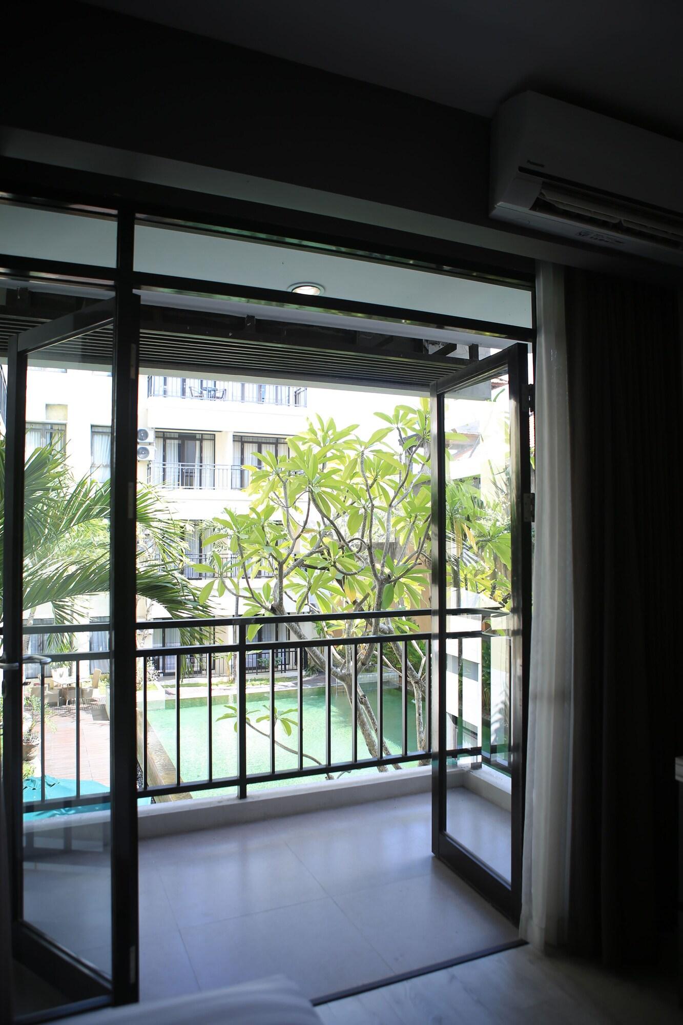 Grand Kuta Hotel And Residence Легиан Экстерьер фото
