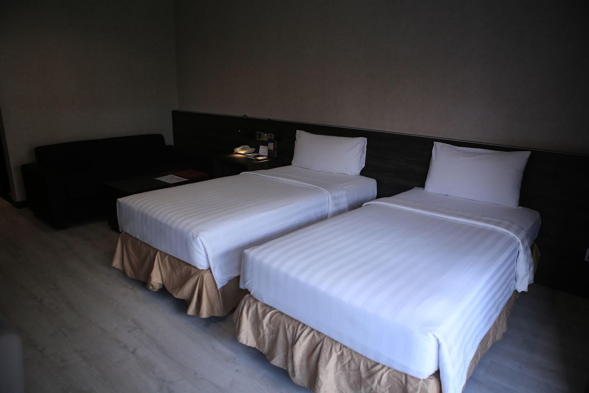 Grand Kuta Hotel And Residence Легиан Экстерьер фото
