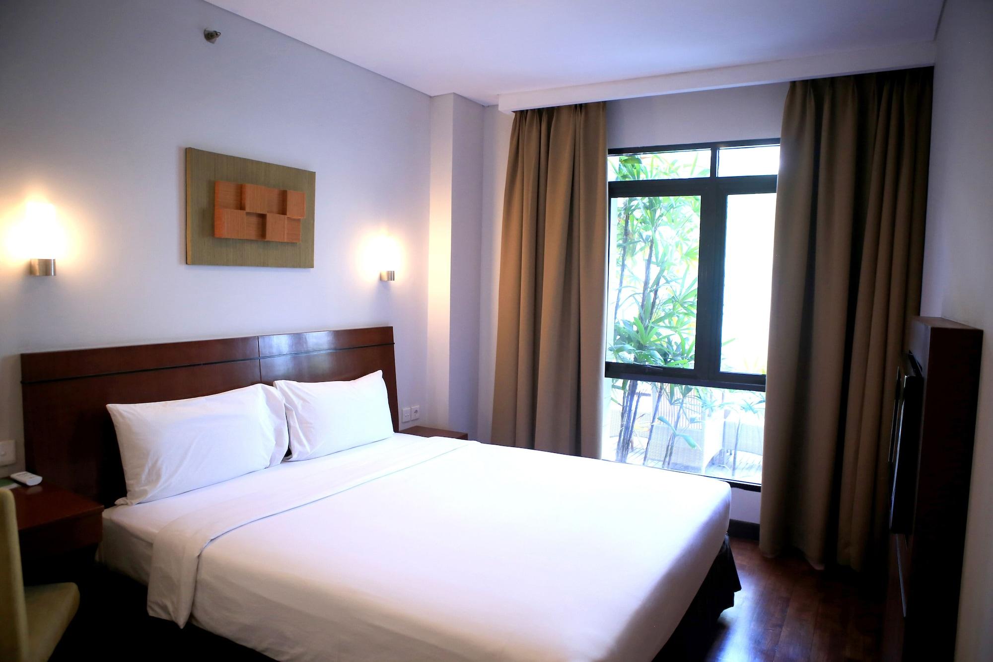 Grand Kuta Hotel And Residence Легиан Экстерьер фото