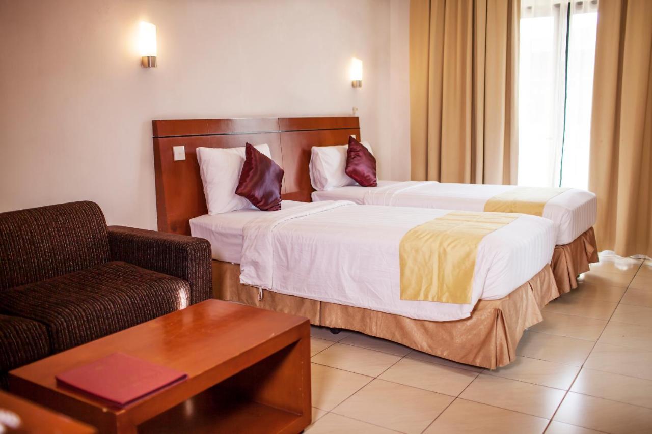 Grand Kuta Hotel And Residence Легиан Экстерьер фото