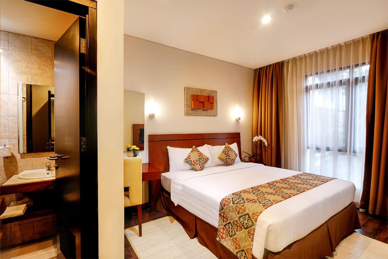 Grand Kuta Hotel And Residence Легиан Экстерьер фото