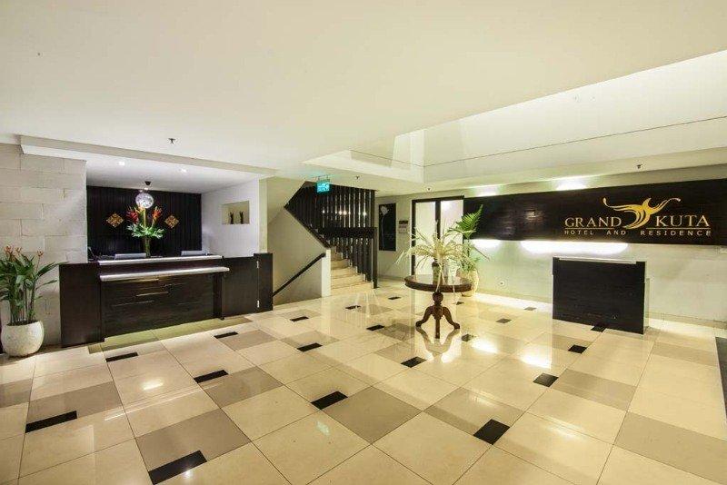 Grand Kuta Hotel And Residence Легиан Экстерьер фото