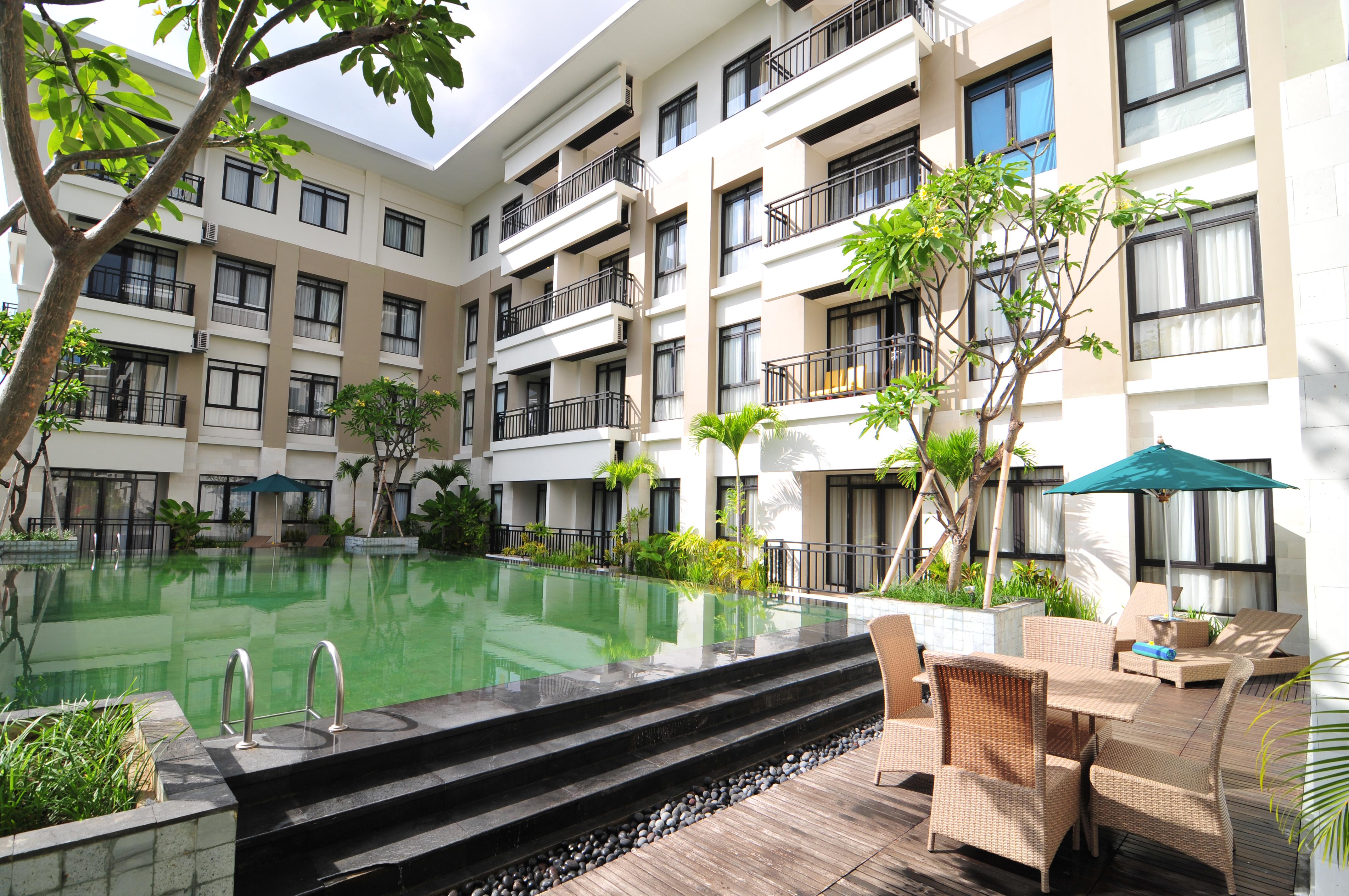 Grand Kuta Hotel And Residence Легиан Экстерьер фото
