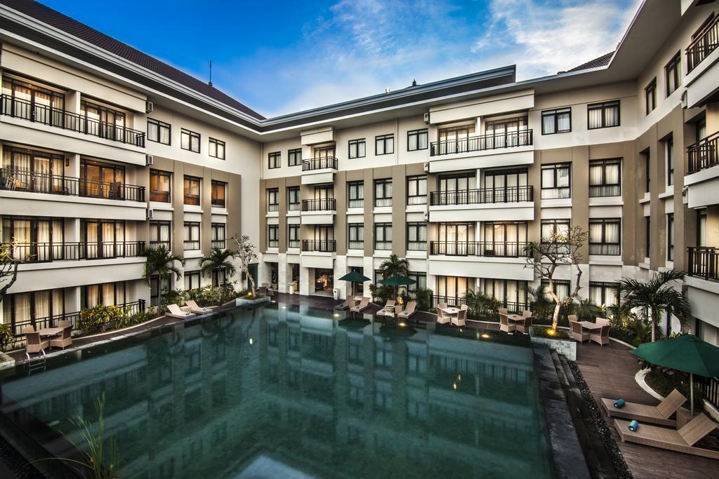 Grand Kuta Hotel And Residence Легиан Экстерьер фото