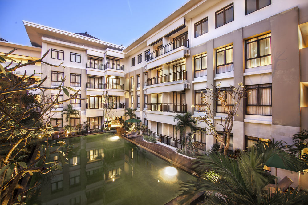 Grand Kuta Hotel And Residence Легиан Экстерьер фото