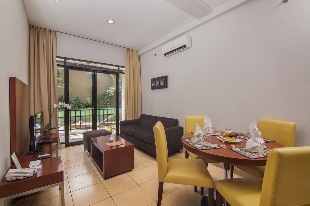 Grand Kuta Hotel And Residence Легиан Экстерьер фото