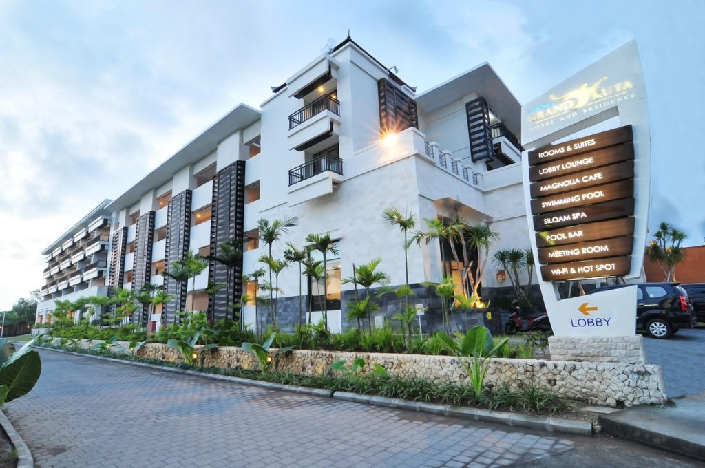 Grand Kuta Hotel And Residence Легиан Экстерьер фото