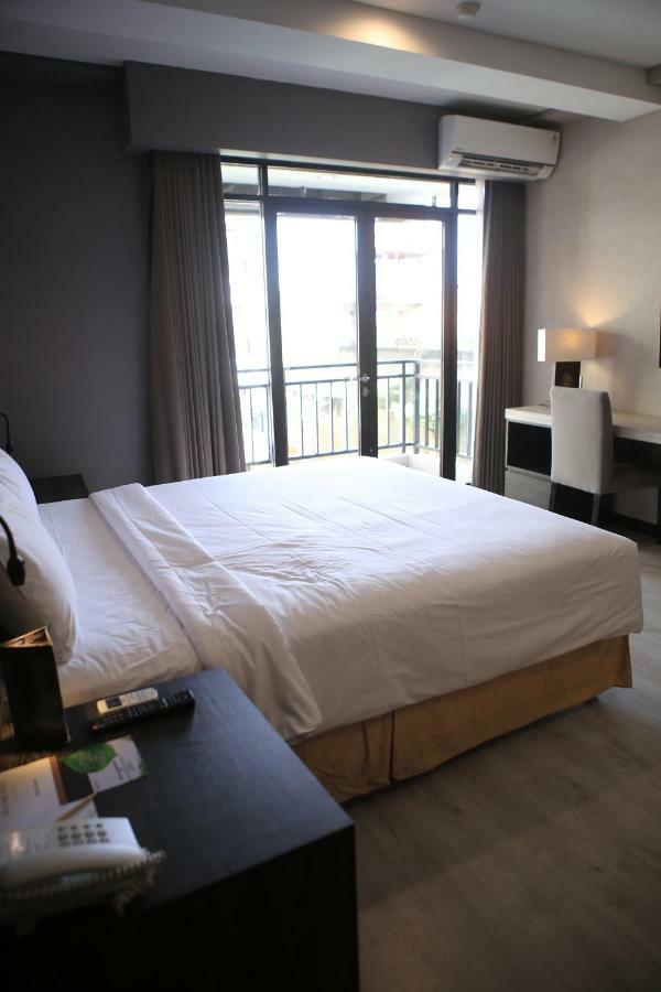 Grand Kuta Hotel And Residence Легиан Экстерьер фото