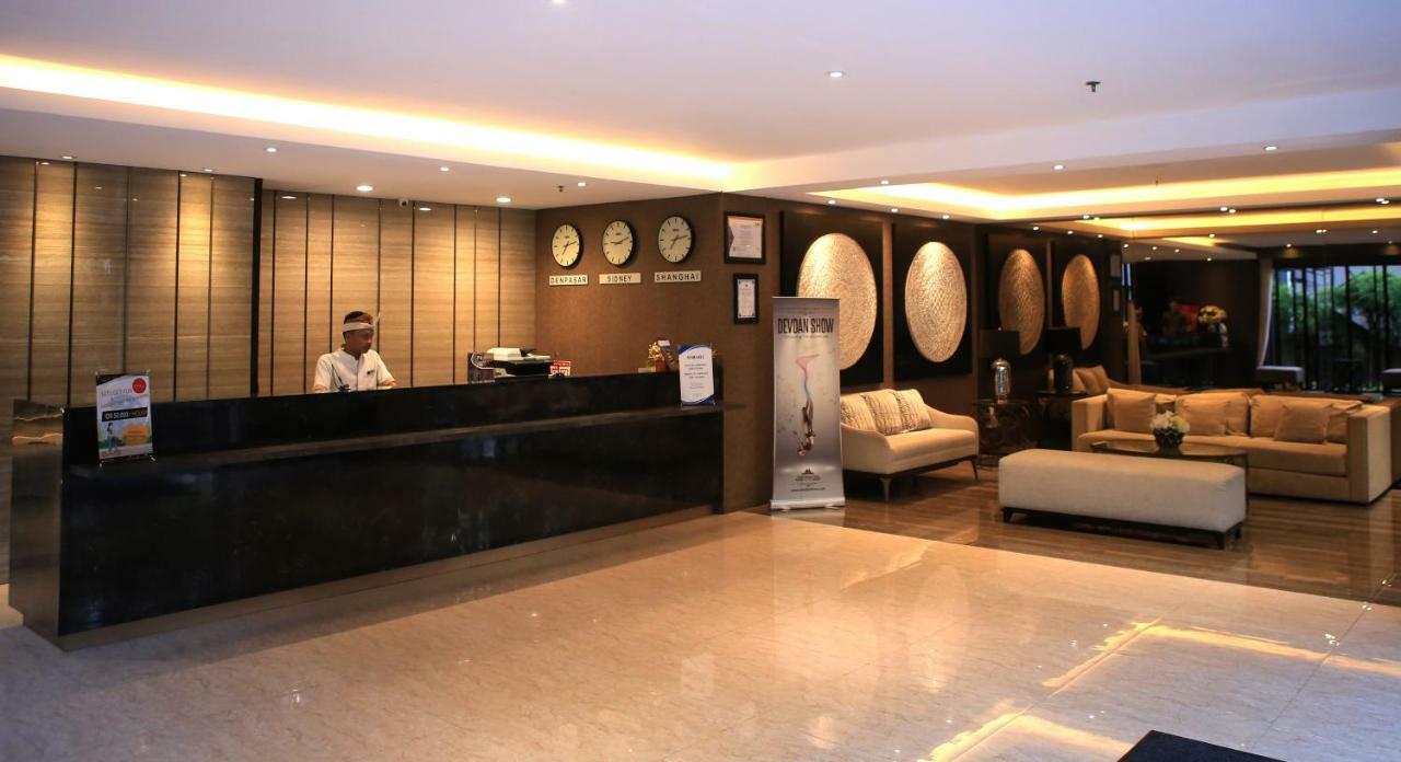Grand Kuta Hotel And Residence Легиан Экстерьер фото